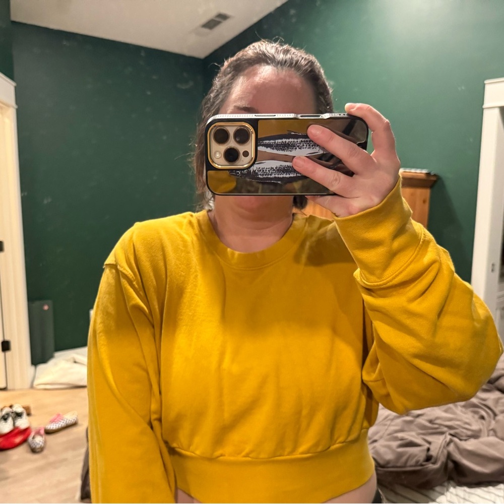 TALENTLESS Mustard cropped sweatshirt